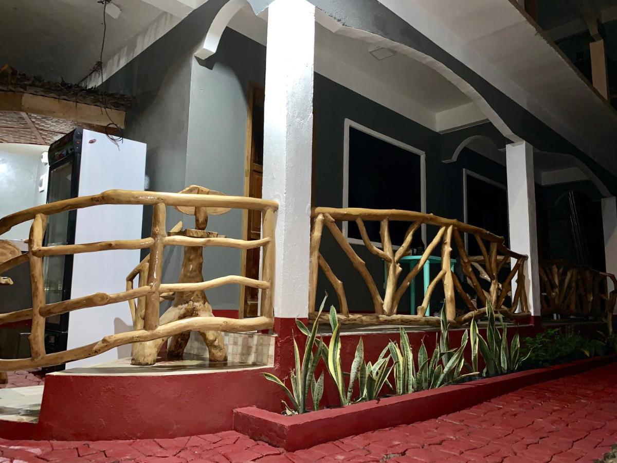 Kobe's Beachfront Haven * Siquijor